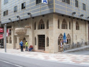 Restaurante Medieval con Paneles de Piedra