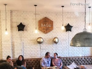 Paneles de ladrillo blanco como decoración de un restaurante