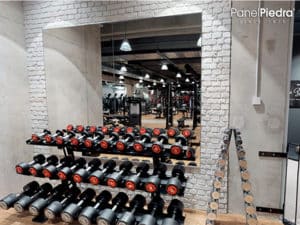 Paneles de Ladrillo blanco en un Gimnasio en la decoración de paneles