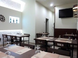 Paredes de piedra en un restaurante con PanelPiedra